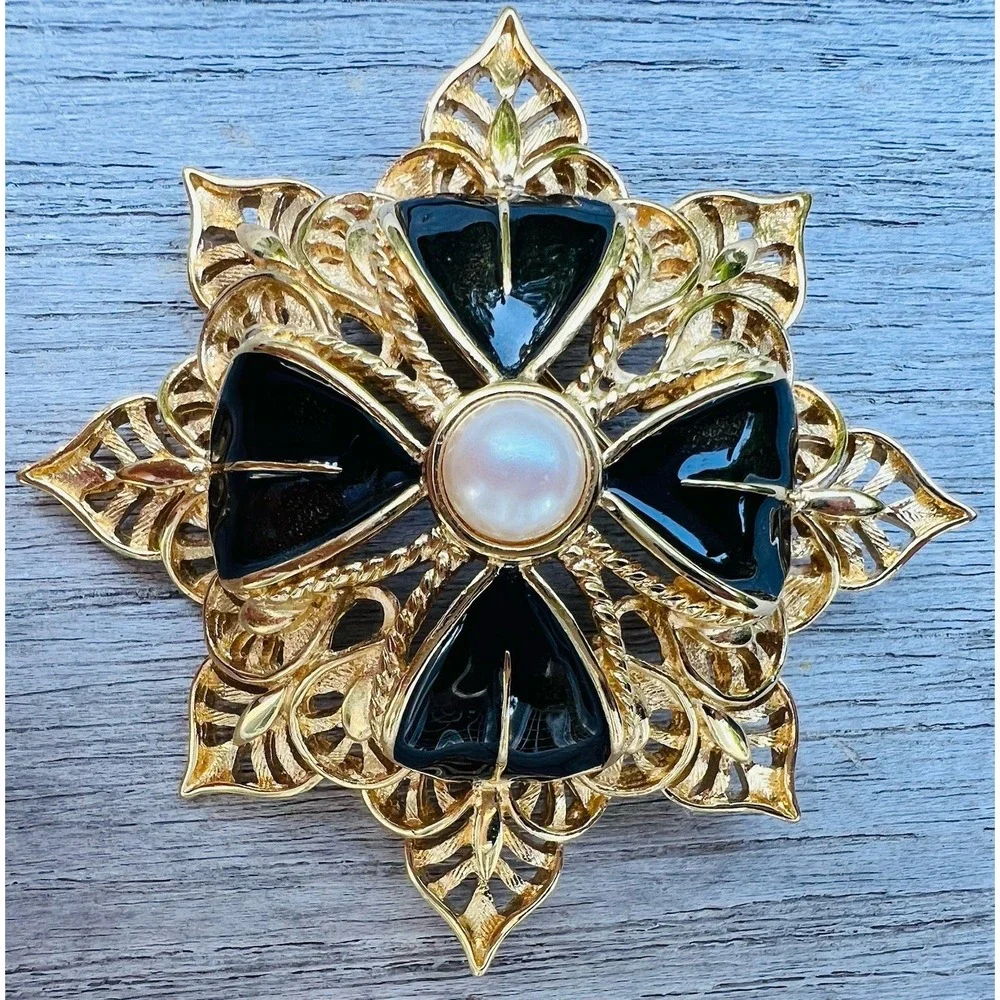 Vintage Monet Clover Maltese Cross Enamel Gold Tone Brooch
